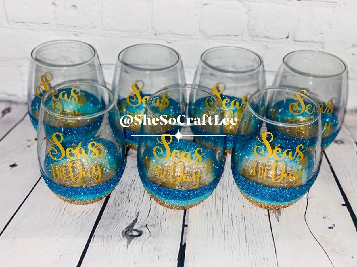 Seas The Day Glitter Peek-a-boo Wine Glass